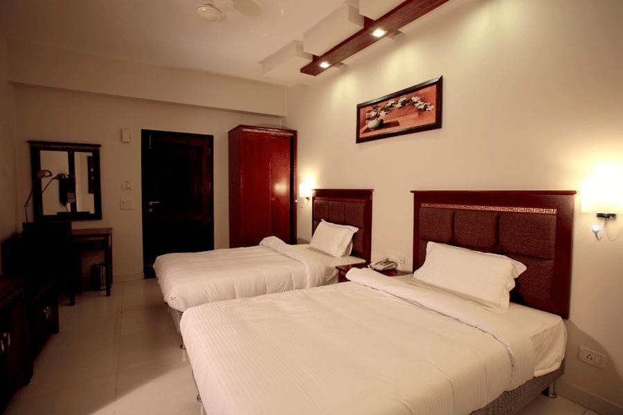 Kartikay Hotel Hisar Ngoại thất bức ảnh