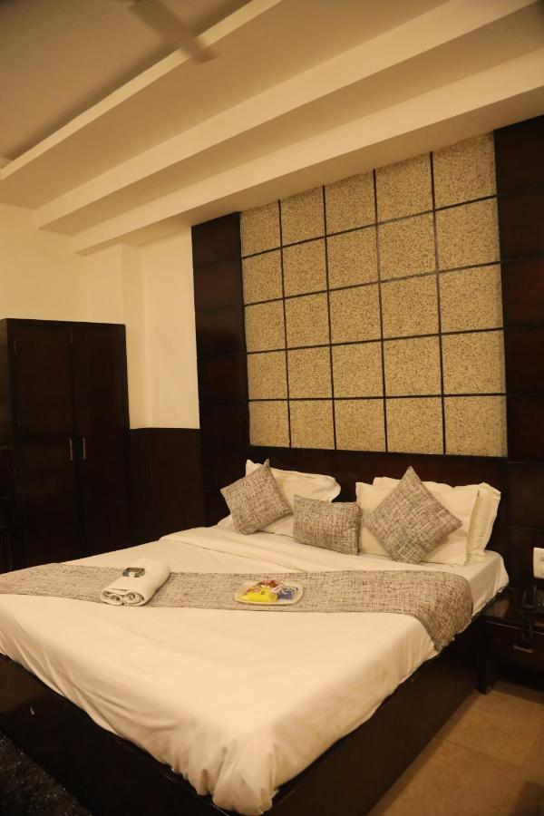 Kartikay Hotel Hisar Ngoại thất bức ảnh